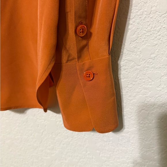 Equipment Femme Utility 100% silk button down blouse SZ small - Picture 3 of 4